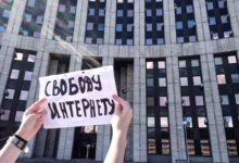 Западные “либеральные” и “восточные” тоталитарные правительства одинаково активно пытаются наступать на свободы и права граждан